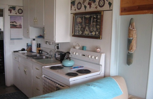 Florence House | Charming beach bungalow with great beach view and easy beach access.