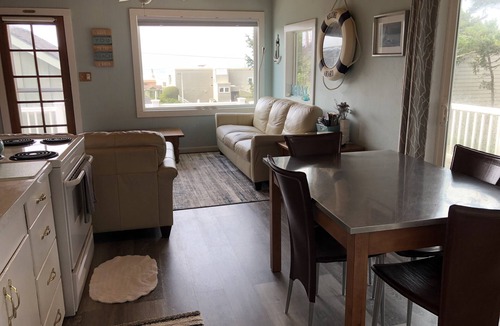 Florence House | Charming beach bungalow with great beach view and easy beach access.