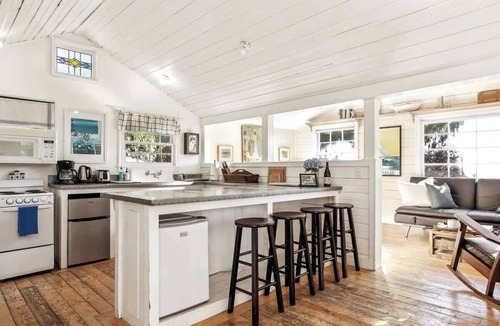 Richmond Beach House | Charming Beach Cottage w/Ocean Views & Sauna!
