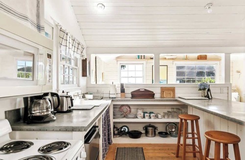 Richmond Beach House | Charming Beach Cottage w/Ocean Views & Sauna!