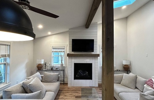 Crystal Beach Cottage | Charming Beach House Minutes From Beach