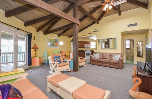 Bermuda Beach House | Charming Beach house: Steps from the Sand! Pets
