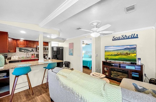 Bradenton Beach Apartment | Charming Beach Rental Walk 2 Beach & Bridge St