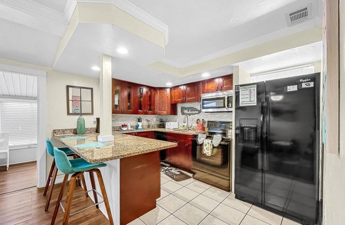 Bradenton Beach Apartment | Charming Beach Rental Walk 2 Beach & Bridge St