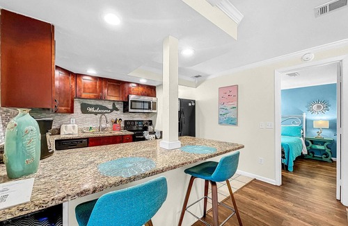 Bradenton Beach Apartment | Charming Beach Rental Walk 2 Beach & Bridge St