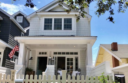 Coronado House | Charming Beach Retreat – Steps to Coronado Beach