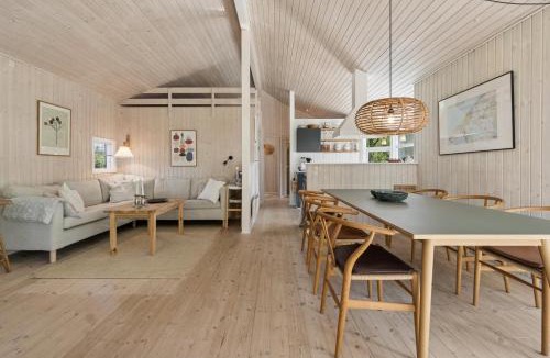 Melby House | Charming Beach Retreat With 3 Bedrooms Sleeps Six