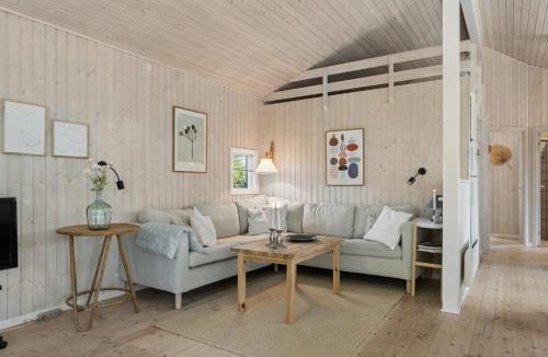 Melby House | Charming Beach Retreat With 3 Bedrooms Sleeps Six