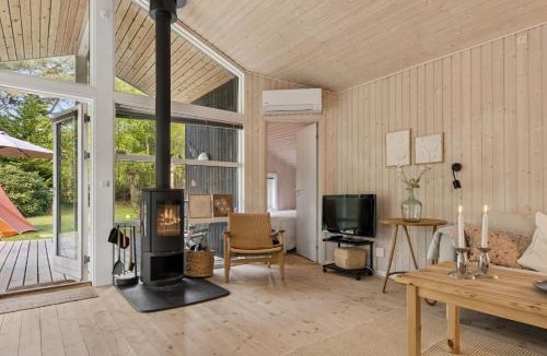 Melby House | Charming Beach Retreat With 3 Bedrooms Sleeps Six