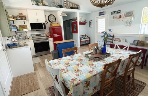 Farmington Cottage | Charming Beach-Themed Cottage LAGOON, Skiing & Western Sports Park