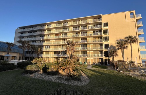 Schulte Park Condo | Charming Beachfront Oasis ~ Ocean Views ~ King Bed