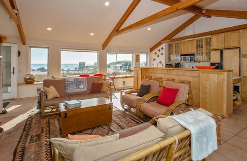 Stinson Beach House | Charming Beachfront Home in Seadrift