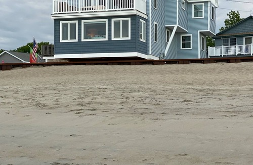 Camp Ellis House | Charming Beachfront House