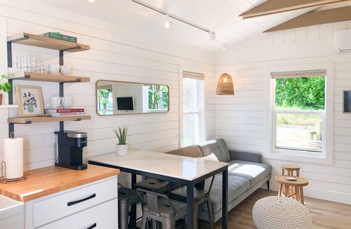 South Haven Cottage | Charming Beachfront Studio Cottage