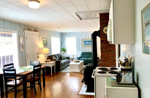 Sunset Beach House | Charming Beachouse Getaway on Historic Sunset Beach