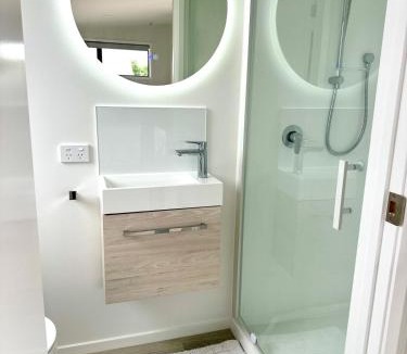 Papamoa Beach Apartment | Charming beachside retreat