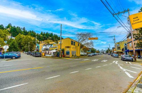 Alki Apartment | Charming Beachside Studio near Alki Beach