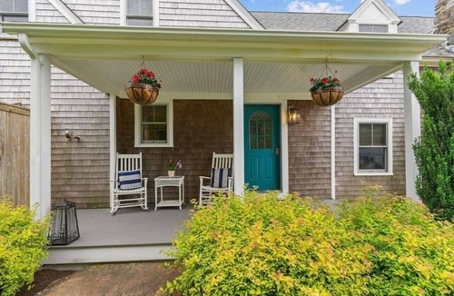 Bonnet Shores Apartment | Charming Beachside Bonnet Shores with Beach Access