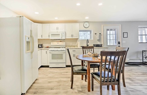 Beacon Apartment | Charming Beacon Apt w/Fire Pit: Near Hiking!