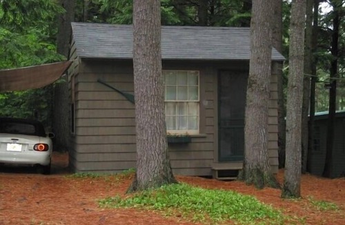 Hartford Cottage | Charming Bear Pond Cottage