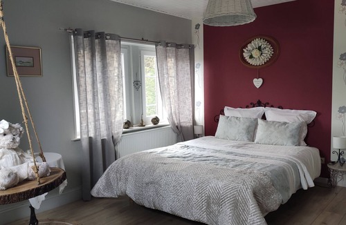 Pierre-Percee Bed & Breakfast | Charming bed and breakfast, with swimming pool, near forest, lake, castle - Aux 2 lacs