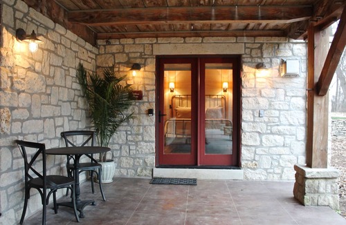 Manhattan Apartment | Charming Bed & Bath Suite Available Nightly