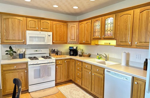 Benton House | Charming Bed & Breakfast Cottage in the Mountains