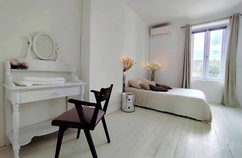 Conques-sur-Orbiel Bed & Breakfast | Charming bed and breakfast less than 15 minutes from Carcassonne Room 1