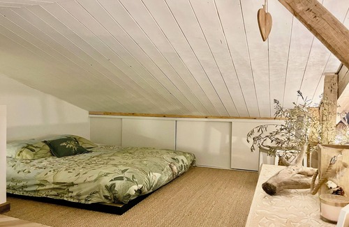 Loubens-Lauragais Bed & Breakfast | Charming bed and breakfast 30' from Toulouse * Pets welcome!
