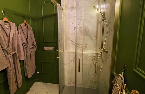 Saint-Genest-Lerpt Bed & Breakfast | Charming Bed & Breakfast in a castle with breakfast included