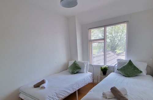 Bedford House | Charming Bedford Hideaway with FREE PARKING!