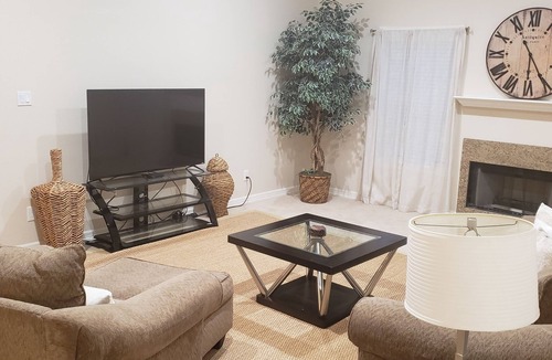 MacGregor House | Charming bedroom in a well kept home near downtown of enjoyable Houston.