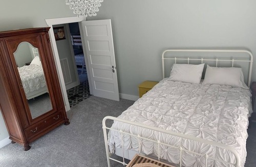Bell Buckle House | Charming Bell Buckle Bungalow - Steps from The Webb School and Downtown!