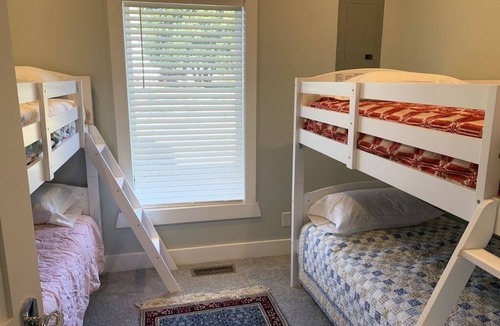 Bell Buckle House | Charming Bell Buckle Bungalow - Steps from The Webb School and Downtown!