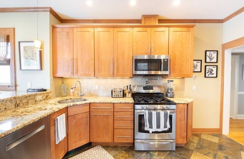 Belmar House | Charming Belmar House w/Hot Tub + Parking