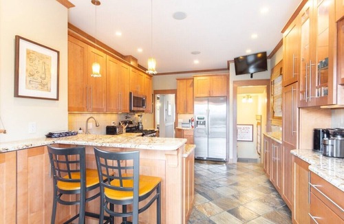 Belmar House | Charming Belmar House w/Hot Tub + Parking