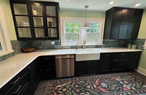 Glendale House | Charming Berkshire Farmhouse: Your Cozy Retreat Awaits!