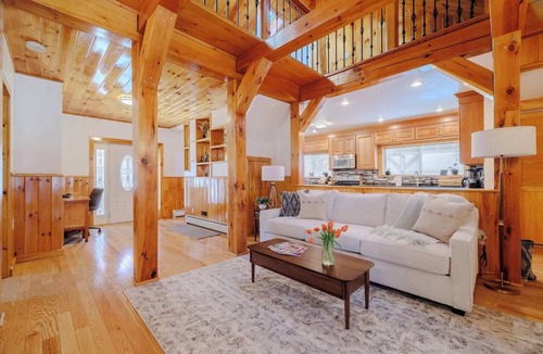 Williamstown House | Charming Berkshire Retreat-Minutes to Williamstown