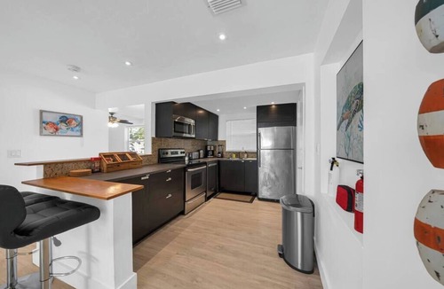 North Miami House | Charming Biscayne Shore #2 Tropical Retreat