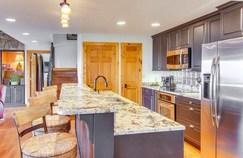 Mountain Air Hotel | Charming Blue Ridge Mountain Home!