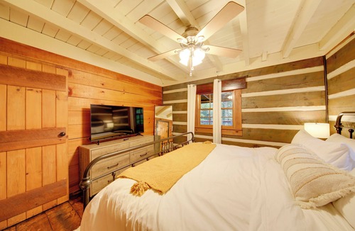Hidden Lake Cabin | Charming Blue Ridge Mountain Cabin w/Hot Tub