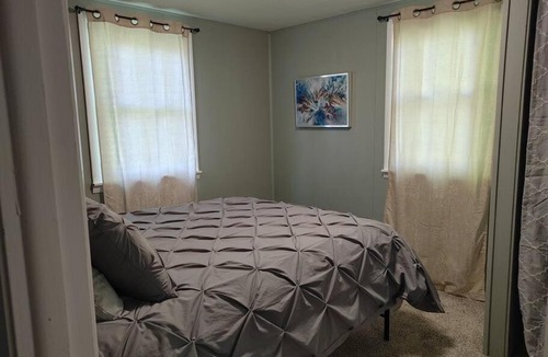 Milltown House | Charming Blue River Escape