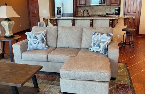 Benton Apartment | Charming Boathouse studio in beautiful Benton, LA with AC!