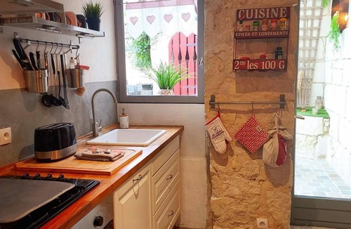 Bourgueil Cottage | Charming Bourgueil Getaway: Spa, Garden, Modern Amenities, Near Loire Châteaux