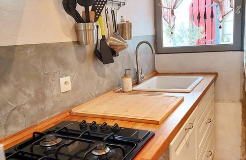 Bourgueil Cottage | Charming Bourgueil Getaway: Spa, Garden, Modern Amenities, Near Loire Châteaux