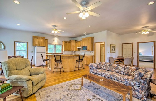 Boydton House | Charming Boydton Retreat ~ 5 Mi to Kerr Lake!