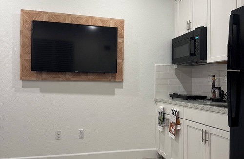 Antelope House | Charming brand-new 1-bedroom, 1-bath private suite