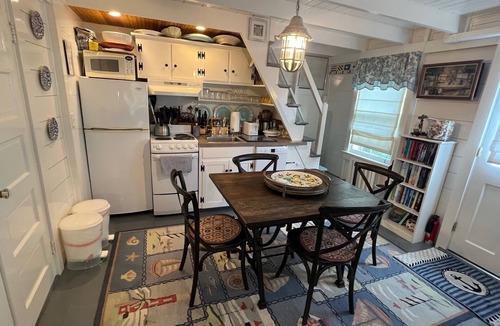 Brant Point Cottage | Charming Brant Point Rose Covered Cottage - with Smart TVs, Free WIFI and AC