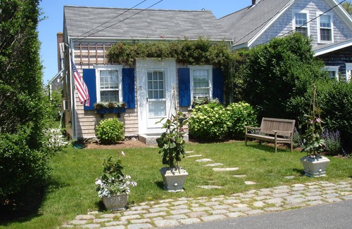 Brant Point Cottage | Charming Brant Point Rose Covered Cottage - with Smart TVs, Free WIFI and AC