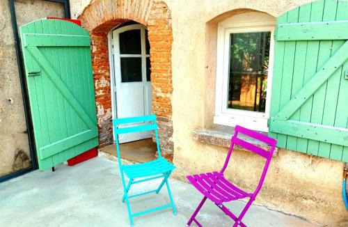 Ayguesvives Apartment | Charming brickyard cottage near a lock